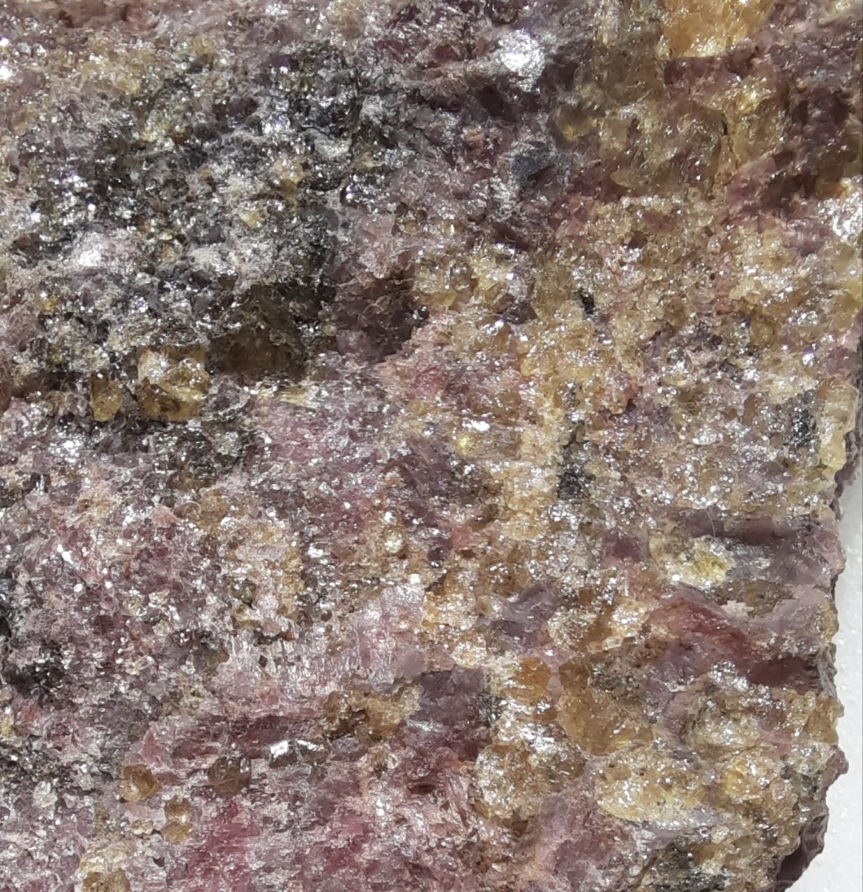 Rhodonit mit Spessartin (Madagaskar).