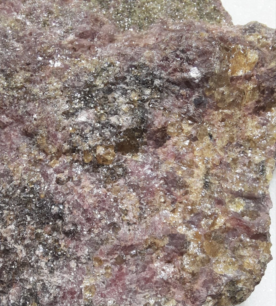 Rhodonit mit Spessartin (Madagaskar).