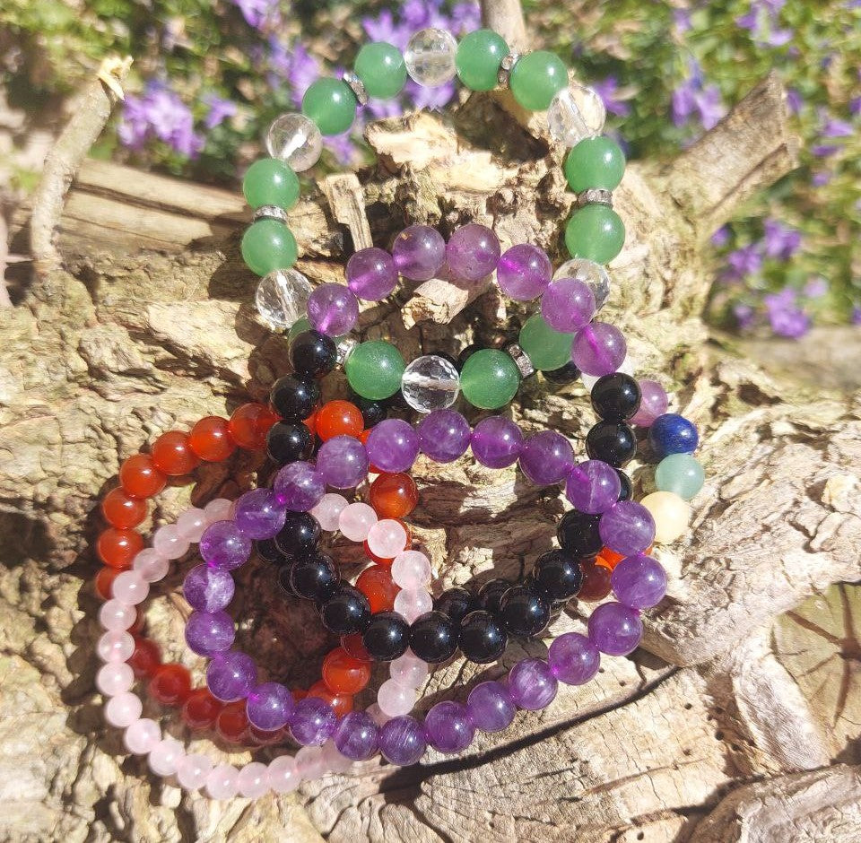 Armbänder mit Edelsteinen