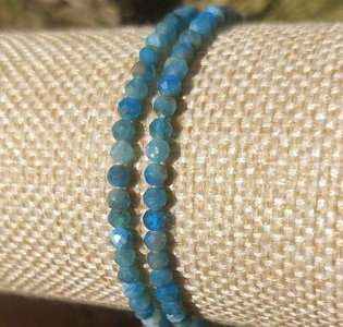 Foto von Edelsteinarmband aus Naturstein Armband, Apatit, Perle facettiert, 03 mm Kugeln.