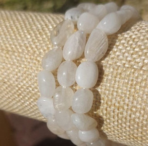 Foto von Edelsteinarmband aus Naturstein Armband, Mondstein, Trommelsteine, 08-12 mm.