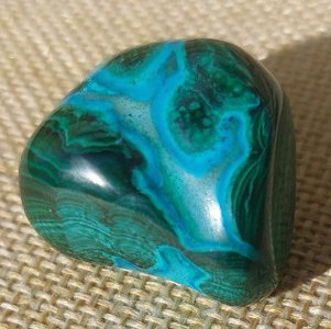 Foto von Trommelsteine Malachit mit Chrysokoll (Kongo) – Naturstein Edelstein Mineralien