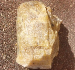 Anschliffe Honigkalcit, 11 cm, 490  g.  (Deutschland)